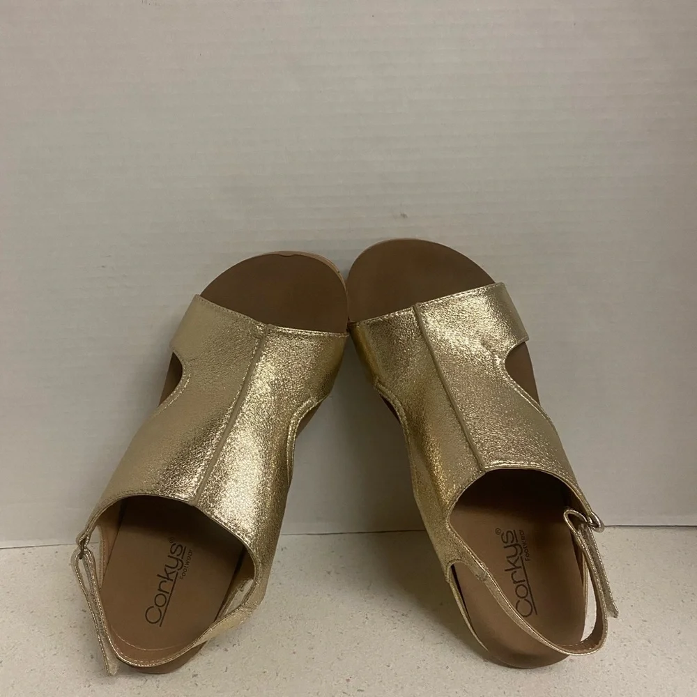 Corkys metallic gold